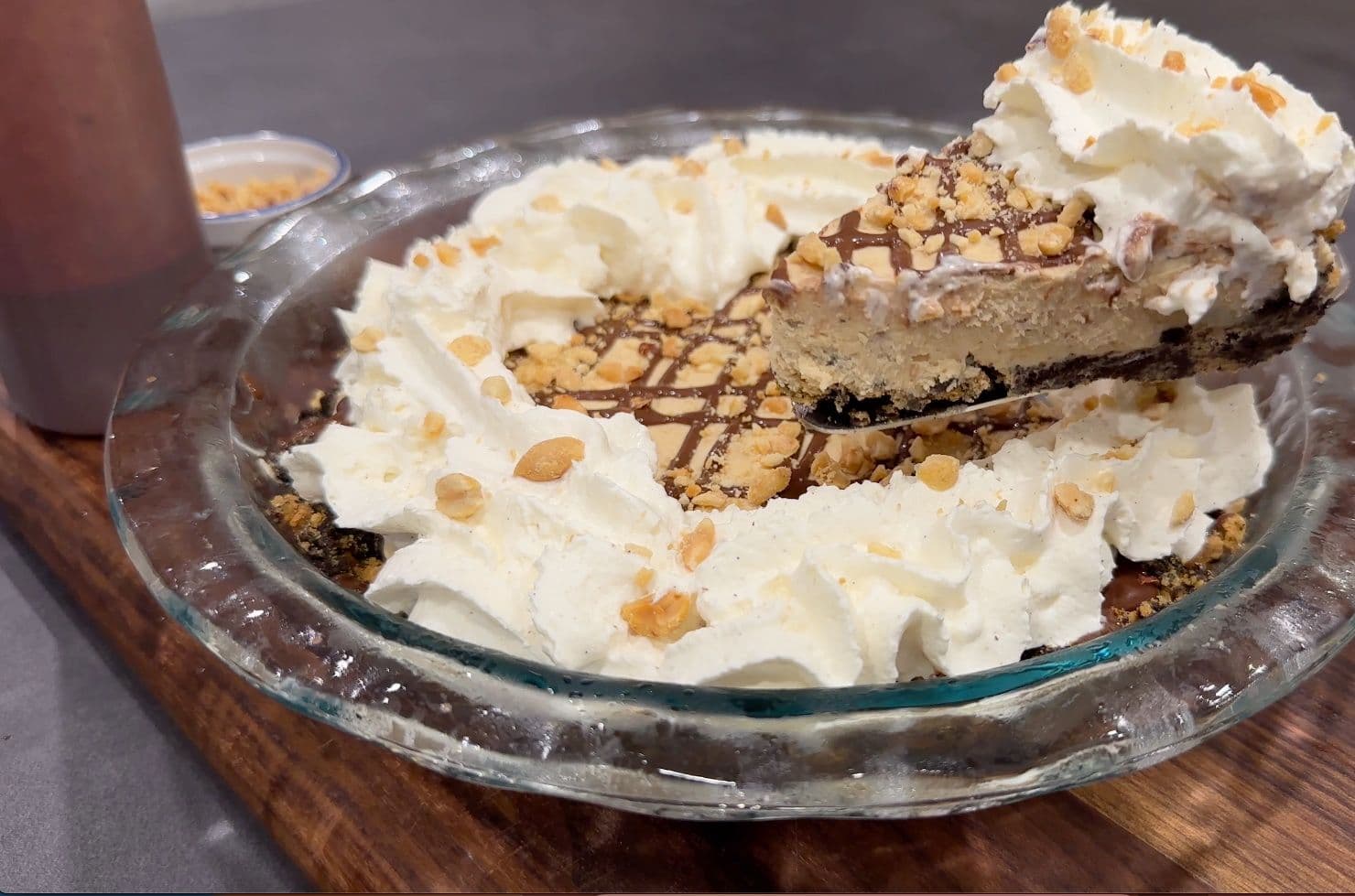 Creamy No-Bake Peanut Butter Pie with Oreo Crust