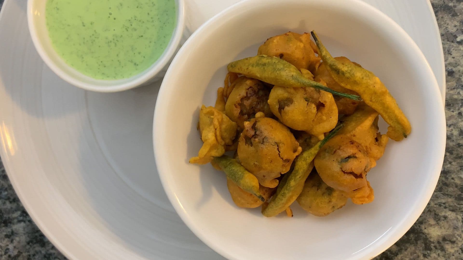 Crispy Chicken Pakoras: Crunchy, Hot, and Delicious!