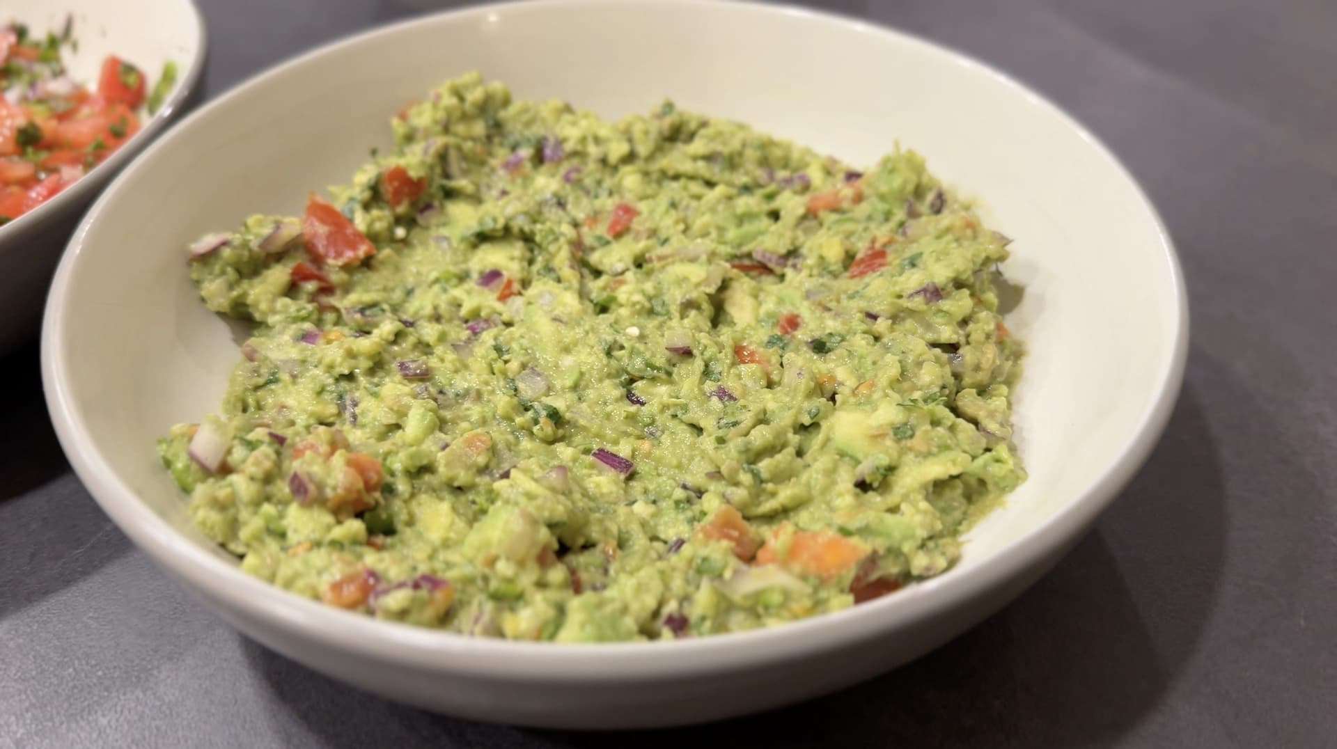Easy Homemade Guacamole Recipe - Flavorful & Quick