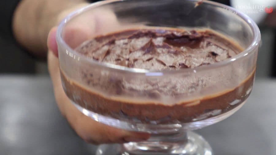 Grainy mousse using unsweetened chocolate in a trifle dish.