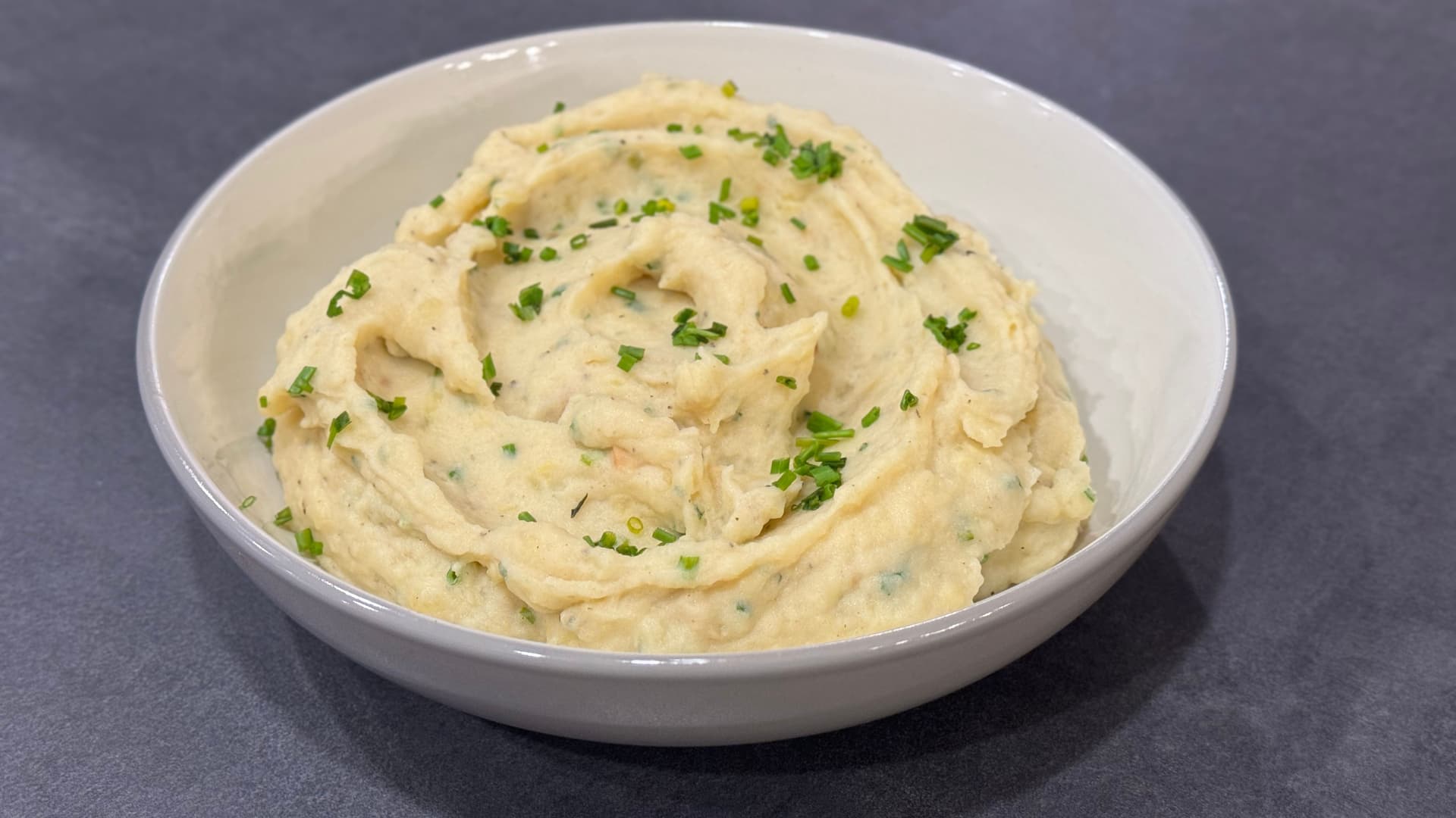Super Smooth and Buttery Garlic-Herb Mashed Potatoes